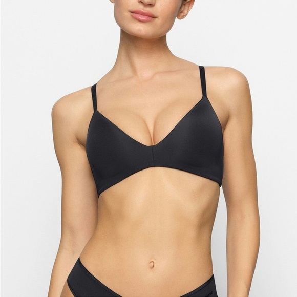 SKIMS WIRELESS FORM PUSH UP BRA COLOR ONYX NWOT size 34DD - Picture 8 of 9
